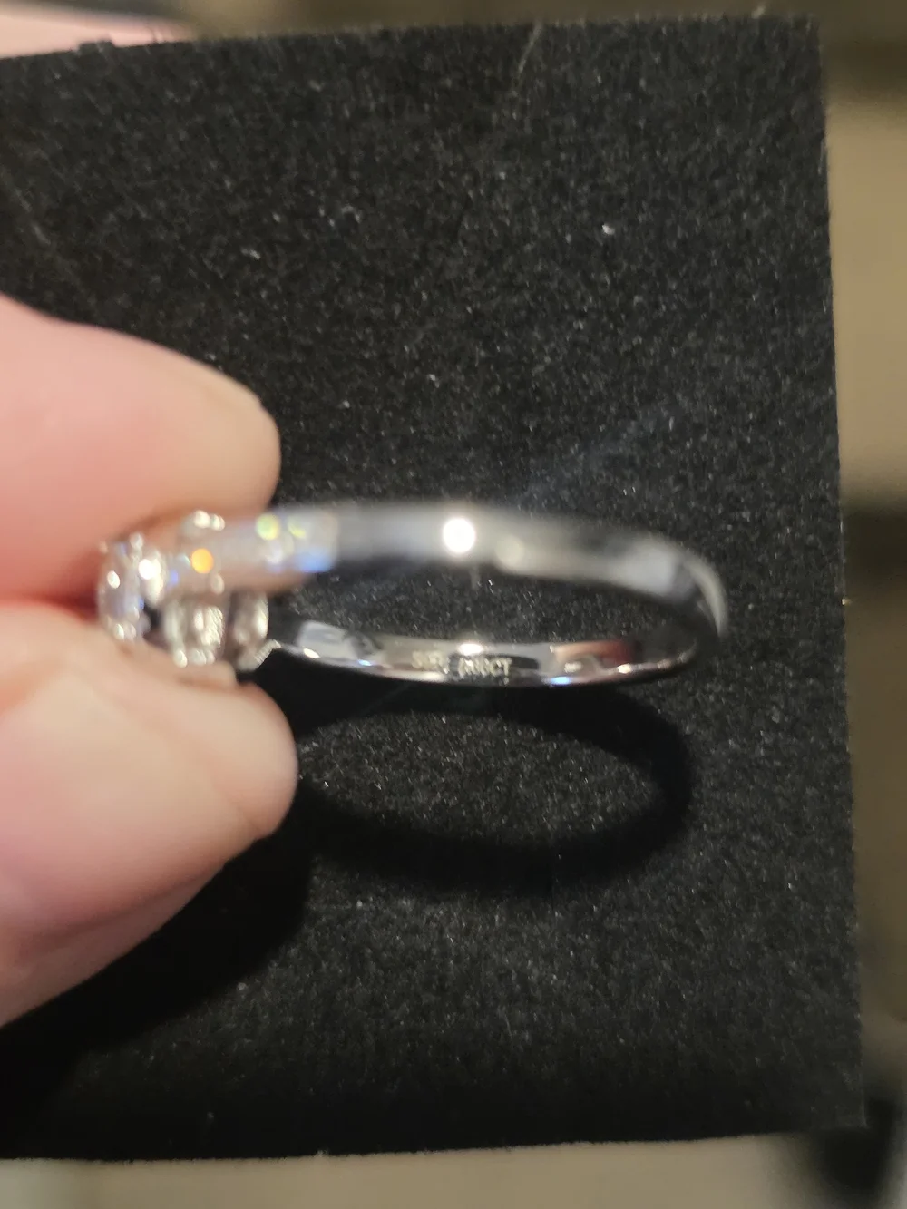 N/A elegant moissanite